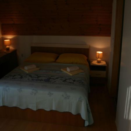 Adriana Guesthouse Jezerce Room photo