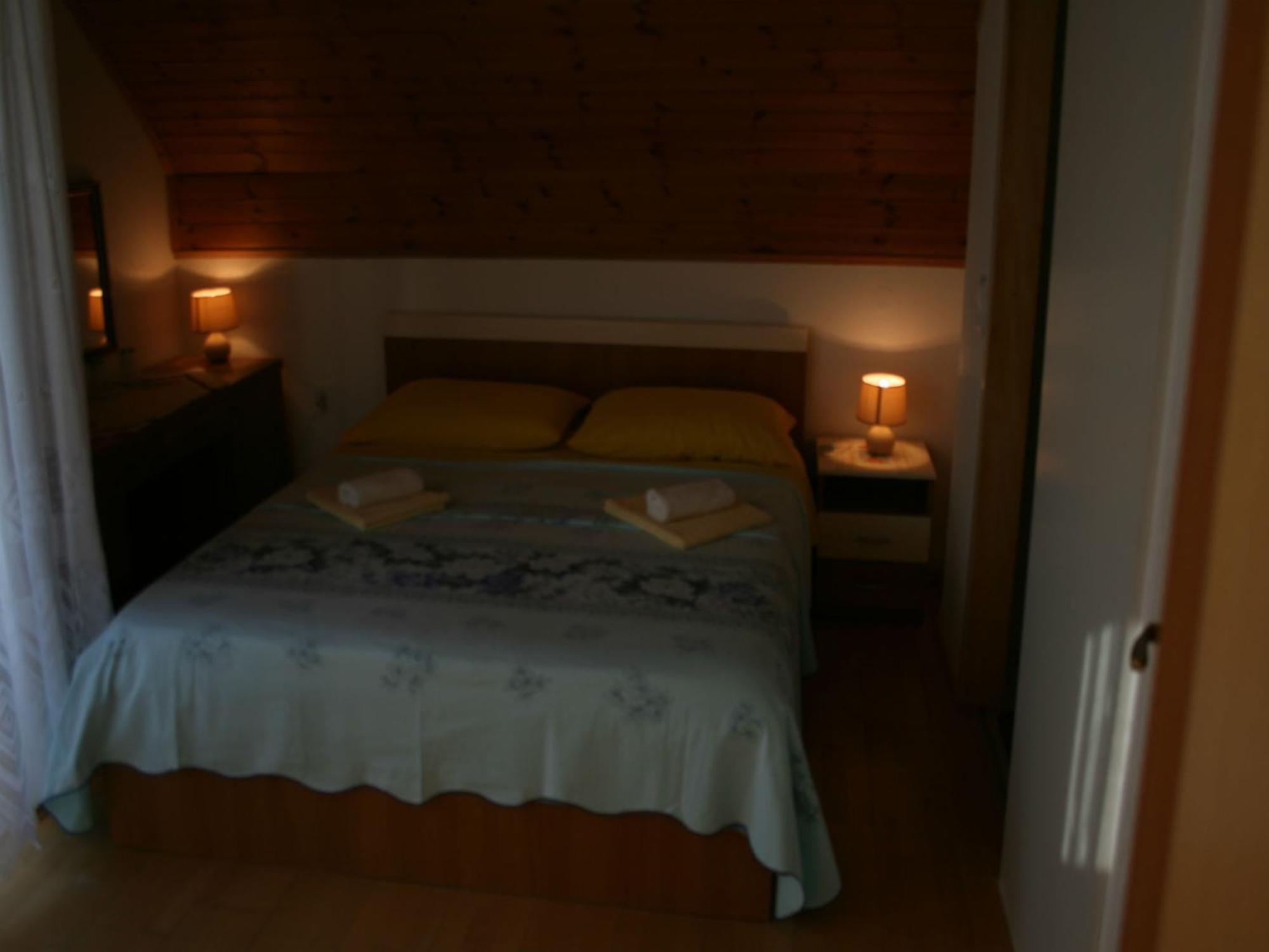 Adriana Guesthouse Jezerce Room photo