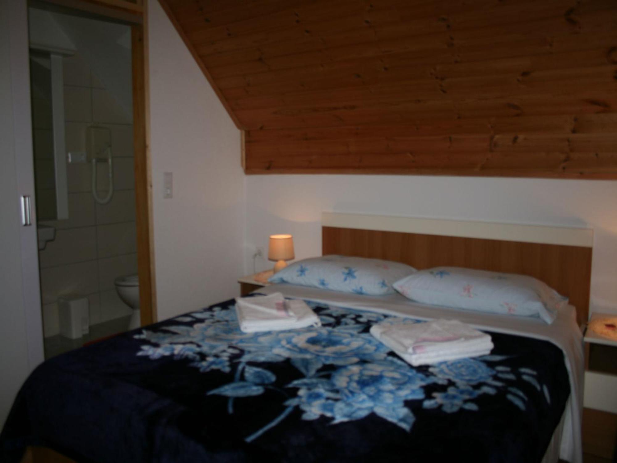 Adriana Guesthouse Jezerce Room photo